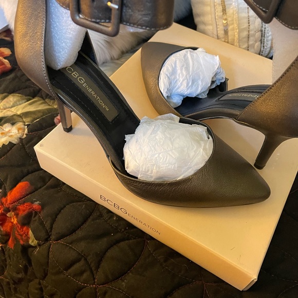 BCBG ANKLE STRAP HEELS - Picture 4 of 4